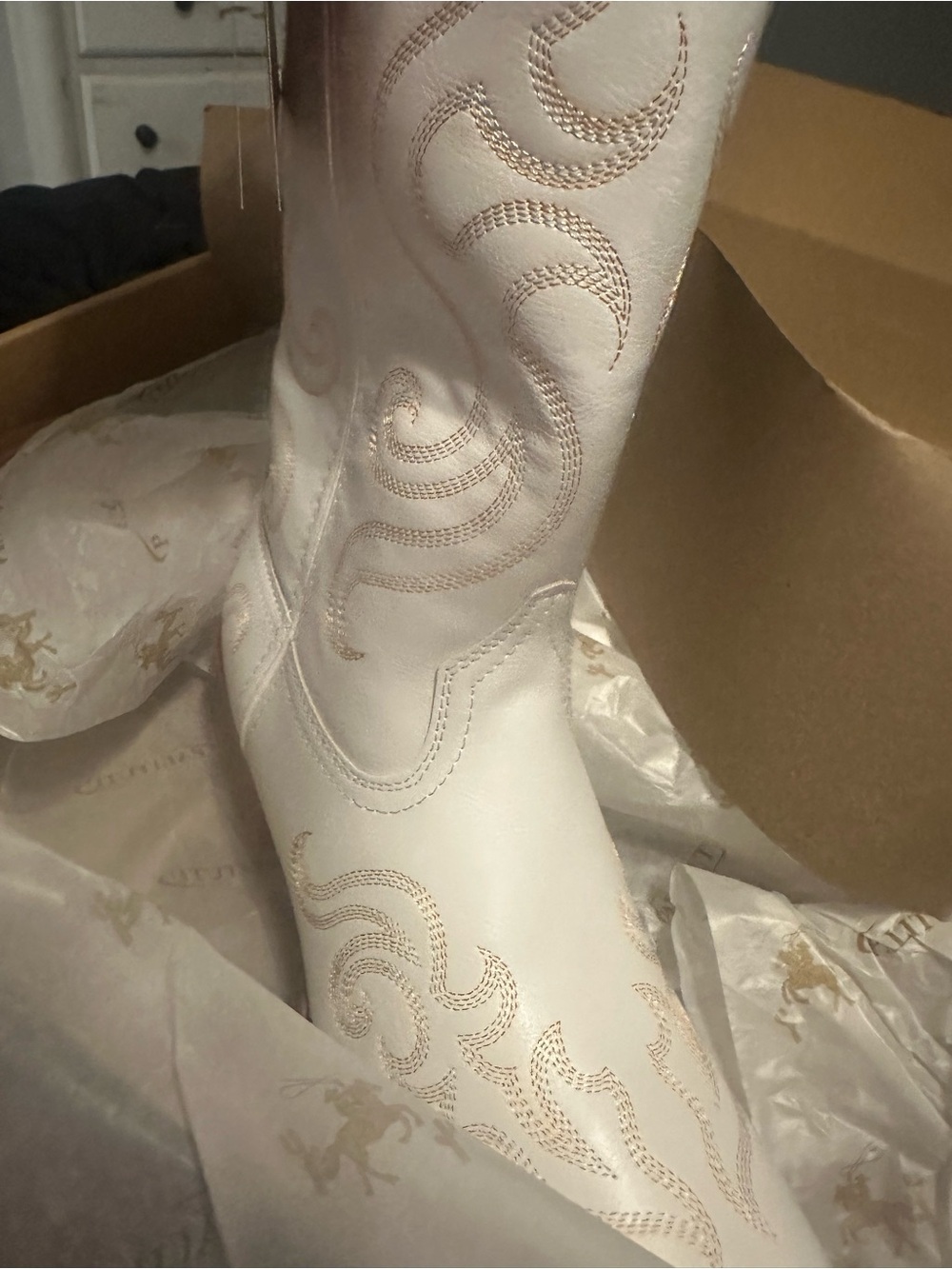 Women's White Embroidered Cowboy Boot - Elegant Western Style
